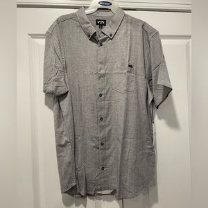 Billabong. Short Sleeve Grey button down. Large.